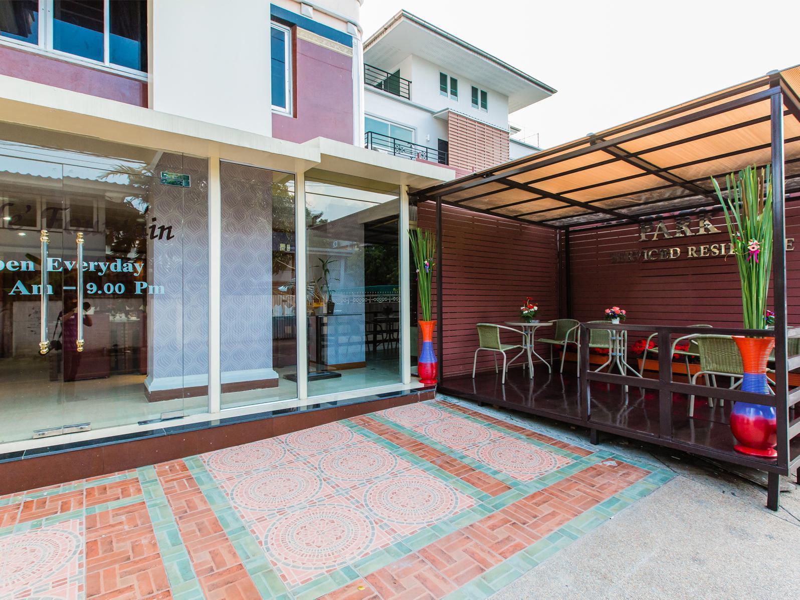 Oyo 796 Paradise Sukhumvit Hotel Bangkok Exterior photo